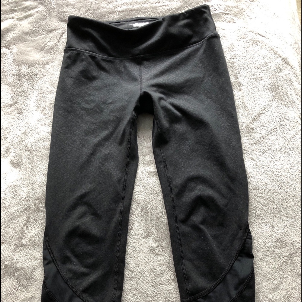 Gaiam patterned crop leggings with mesh